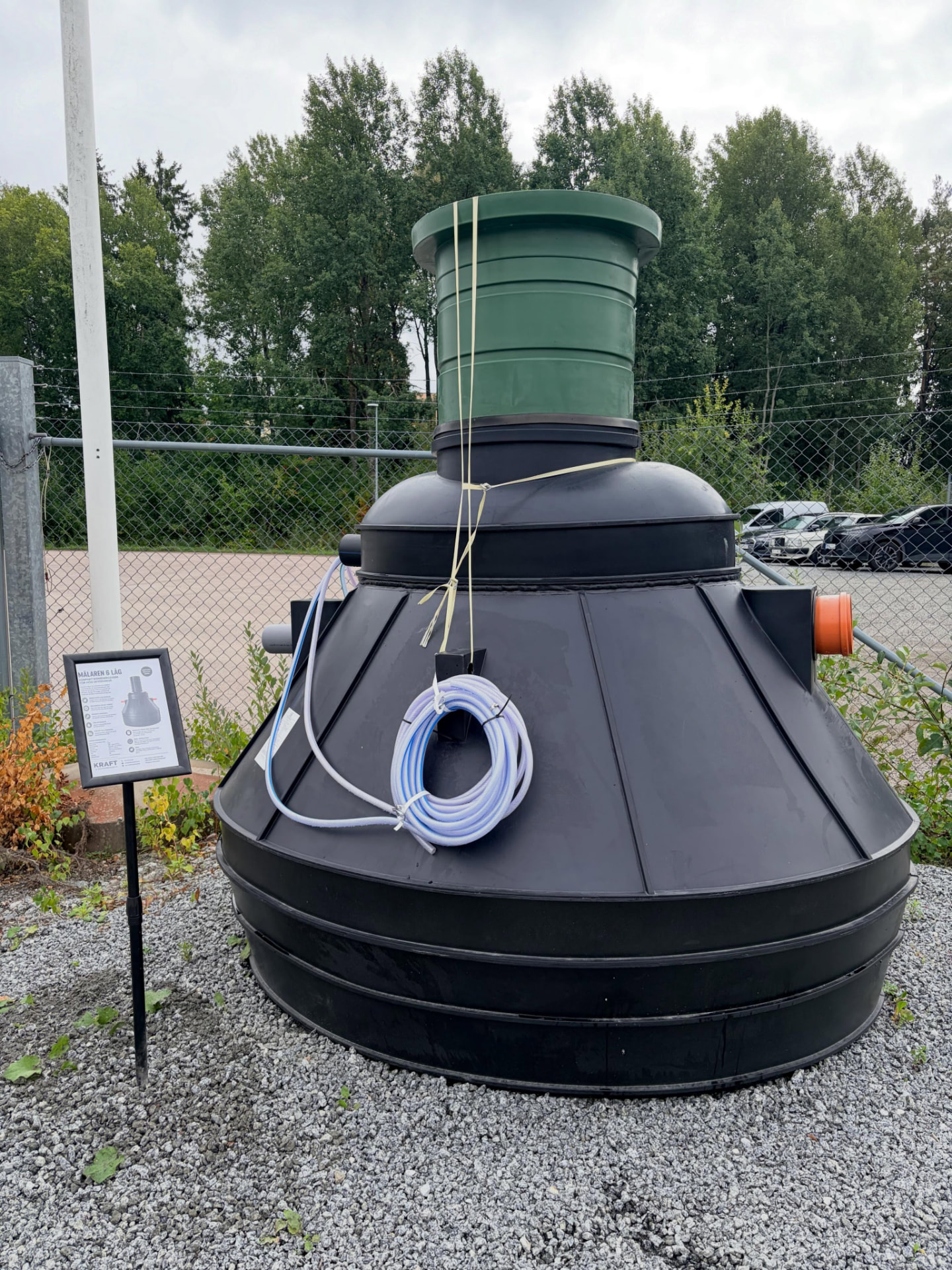 Visningsexemplar av Mälaren 6 Låg Minireningsverk på KRAFT Entreprenads gård i Enköping